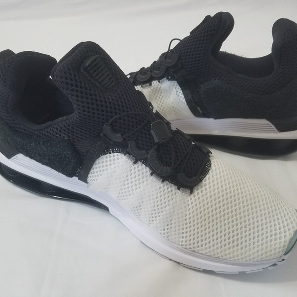 nike shox gravity laces